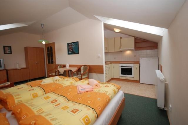 Penzion Ruze Humpolec Quarto foto